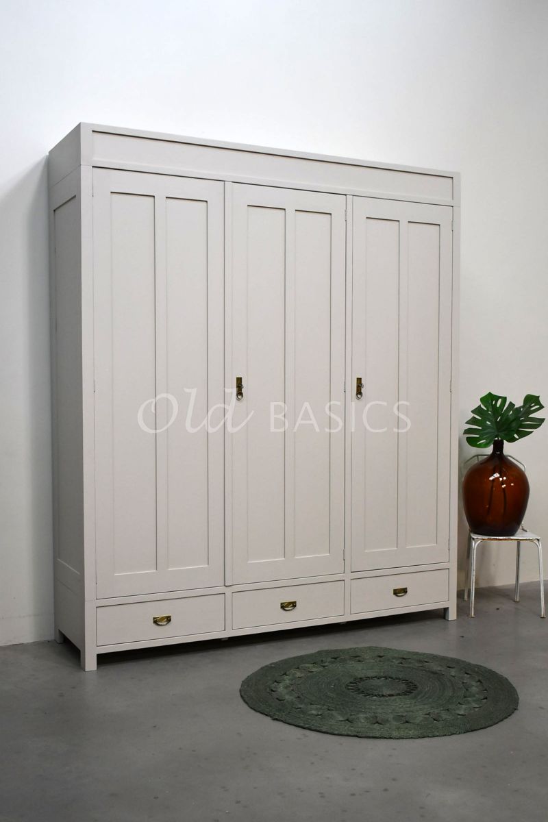 Detail van Linennkast Plage, 3 deuren, RAL7044, grijs, materiaal hout